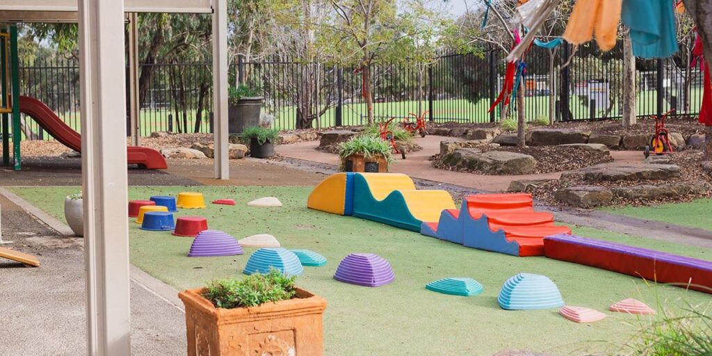 childcare-backyard-with-sensory-motor-play